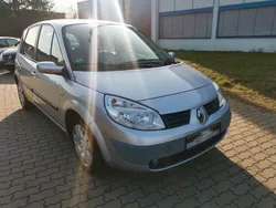 Grau Gebraucht 2004 Renault Scénic II Van / Kleinbus | 2.799 € (Fairer Preis)