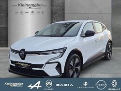 Weiß Gebraucht 2022 Renault Mégane Equilibre Limousine | 20.980 € (Fairer Preis)