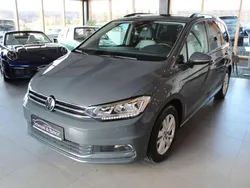 Grau Gebraucht 2023 VW Touran Comfortline Van / Kleinbus | 30.990 € (Etwas zu teuer)