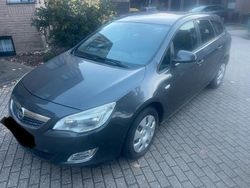 Grau Gebraucht 2012 Opel Astra Kombi | 2.990 € (Superpreis)