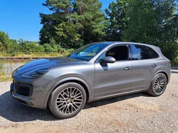 Grau Gebraucht 2018 Porsche Cayenne SUV | 42.000 € (Guter Preis)