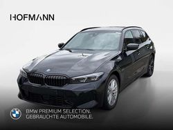 Saphirschwarz metallic Gebraucht 2022 BMW 330e Comfort Edition Kombi | 39.890 € (Teuer)