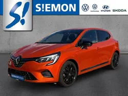 Orange Gebraucht 2023 Renault Clio V Techno Limousine | 16.930 € (Fairer Preis)
