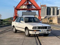 Weiß Gebraucht 1988 BMW 316 Basis Limousine | 9.450 €