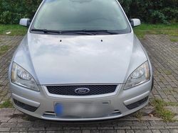 Grau Gebraucht 2007 Ford Focus Ambiente Kombi | 3.700 € (Fairer Preis)