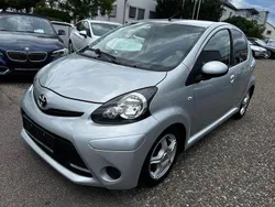 Silber Gebraucht 2013 Toyota Aygo Cool Kleinwagen | 4.290 € (Fairer Preis)