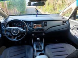 Grau Gebraucht 2015 Kia Carens Spirit Van / Kleinbus | 10.500 € (Etwas zu teuer)