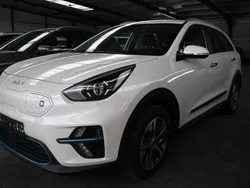 Weiß Gebraucht 2021 Kia e-Niro 3 SUV | 19.490 € (Fairer Preis)