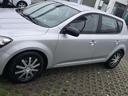 Silber Gebraucht 2010 Kia Ceed Vision Kleinwagen | 3.600 € (Etwas zu teuer)