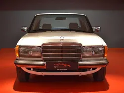 Weiß Gebraucht 1984 Mercedes E230 Limousine | 24.900 €