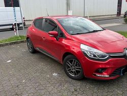 Rot Gebraucht 2018 Renault Clio IV Life Limousine | 8.850 € (Fairer Preis)