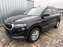 Schwarz metallic schwarz metallic Neu 2025 Skoda Karoq Selection SUV | 31.789 € (Superpreis)