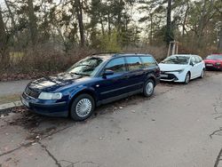 Blau Gebraucht 2001 VW Passat Kombi | 1.050 €