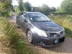 Schwarz Gebraucht 2010 Toyota Avensis Kombi | 3.500 €