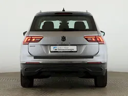 Pyritsilber metallic Gebraucht 2023 VW Tiguan Allspace Life SUV | 35.925 € (Etwas zu teuer)