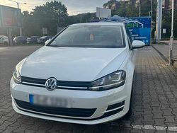Weiß Gebraucht 2016 VW Golf VII Kleinwagen | 14.500 € (Etwas zu teuer)
