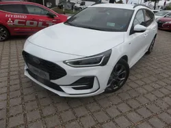 Weiß Gebraucht 2023 Ford Focus ST-Line X Limousine | 27.990 €