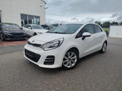 Weiß Gebraucht 2015 Kia Rio Attract Limousine | 5.500 € (Guter Preis)