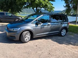 Grau Gebraucht 2019 VW Touran Comfortline Van / Kleinbus | 18.500 € (Guter Preis)