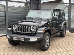 Schwarz (black clear coat) Neu 2025 Jeep Wrangler Unlimited Sahara SUV | 66.900 € (Fairer Preis)