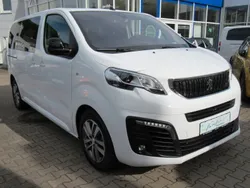 Schneeweiß Gebraucht 2022 Peugeot Traveller Allure Van / Kleinbus | 44.900 € (Teuer)