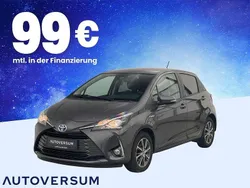 Grau Gebraucht 2019 Toyota Yaris Hybrid Club Limousine | 12.985 € (Superpreis)