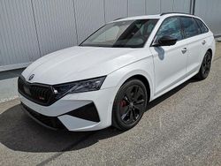 Weiß Neu 2025 Skoda Octavia RS Kombi | 45.118 € (Etwas zu teuer)