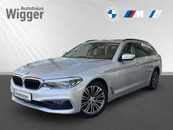 Glaciersilber metallic Gebraucht 2020 BMW 520 Sport Line Kombi | 29.400 € (Fairer Preis)