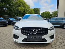 Weiß Gebraucht 2021 Volvo XC60 R-Design SUV | 31.900 € (Guter Preis)