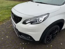 Lack weiss perlglänzend/metall Gebraucht 2017 Peugeot 2008 Allure GT-Line SUV | 12.800 € (Etwas zu teuer)
