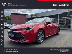 Karminarot metallic Gebraucht 2021 Toyota Corolla Team Kombi | 21.479 € (Fairer Preis)