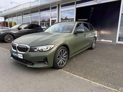 Schwarz ii/bonnet fluid black Gebraucht 2020 BMW 320 Advantage Kombi | 24.999 € (Etwas zu teuer)