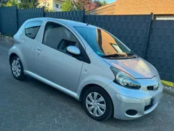 Silber Gebraucht 2010 Toyota Aygo Kleinwagen | 1.800 € (Fairer Preis)