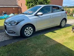 Silber Gebraucht 2018 Hyundai i20 Select Limousine | 8.700 € (Fairer Preis)