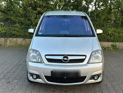 Grau Gebraucht 2010 Opel Meriva OPC Van / Kleinbus | 2.250 € (Fairer Preis)