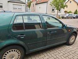 Grün Gebraucht 1999 VW Golf Limousine | 1.700 €