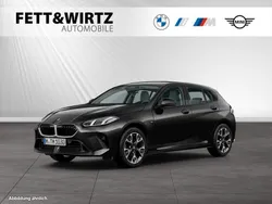 Saphirschwarz metallic Gebraucht 2024 BMW 120 M Sport Kleinwagen | 30.690 € (Superpreis)