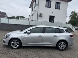 Grau Gebraucht 2017 Renault Mégane IV Intens Limousine | 7.450 € (Fairer Preis)