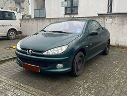 Grün Gebraucht 2003 Peugeot 206 CC Roland Garros Cabrio | 450 € (Guter Preis)