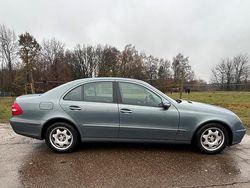 Grau Gebraucht 2004 Mercedes E200 Classic Limousine | 4.490 € (Guter Preis)