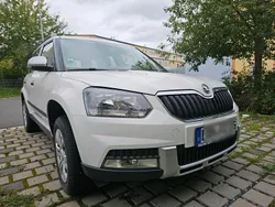 Weiß Gebraucht 2016 Skoda Yeti Active SUV | 8.290 € (Fairer Preis)