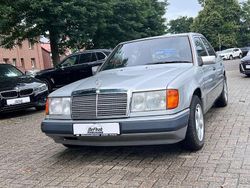 Grau Gebraucht 1992 Mercedes E200 Limousine | 3.300 €