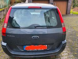 Grau Gebraucht 2003 Ford Fusion Limousine | 3.000 € (Teuer)