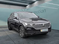 Schwarz Gebraucht 2024 VW Touareg SUV | 60.220 € (Fairer Preis)