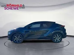 Midnight teal metallic/schwarz Neu 2024 Toyota C-HR Team SUV | 38.690 € (Etwas zu teuer)