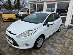 Weiß Gebraucht 2010 Ford Fiesta Titanium Limousine | 2.400 € (Fairer Preis)