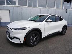 Weiß Gebraucht 2022 Ford Mustang Mach-E Basis SUV | 32.990 € (Superpreis)
