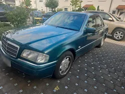 Grün Gebraucht 1997 Mercedes C230 Limousine | 1.800 €