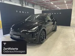 Solid black Gebraucht 2022 Tesla Model Y Long Range SUV | 41.300 € (Teuer)