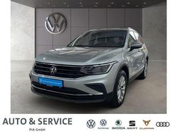 Silber 8e reflexsilber metallic metallic Gebraucht 2024 VW Tiguan Move SUV | 37.990 € (Teuer)